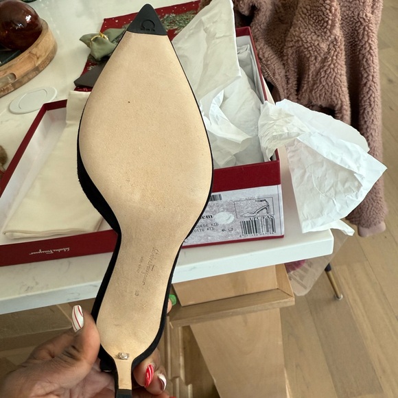 Salvatore Ferragamo Black Suede Iman 70 pump - Picture 4 of 6